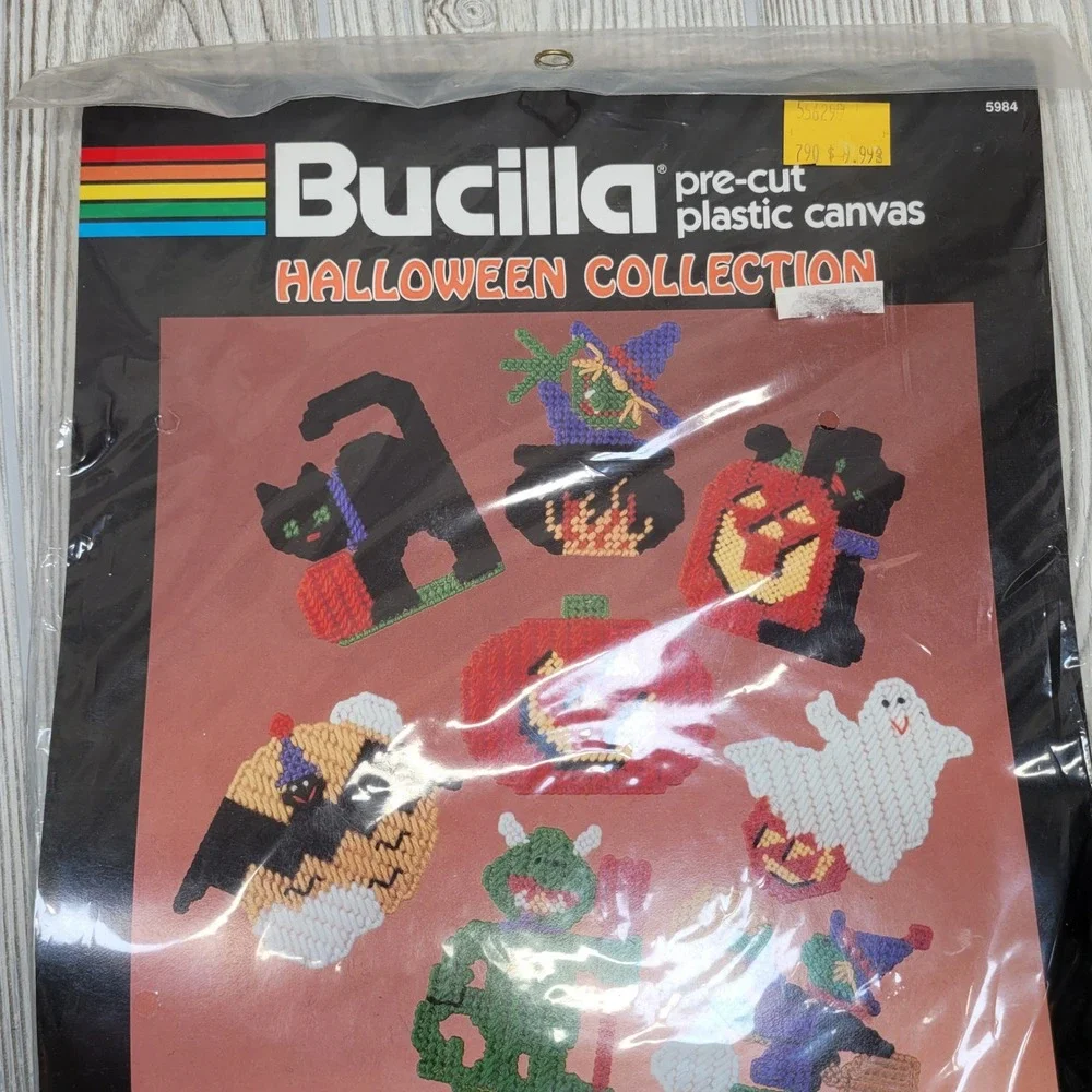 2 Bucilla‎ Plastic Canvas Halloween Collection Craft Kit Ornaments Pumpkin Vtg